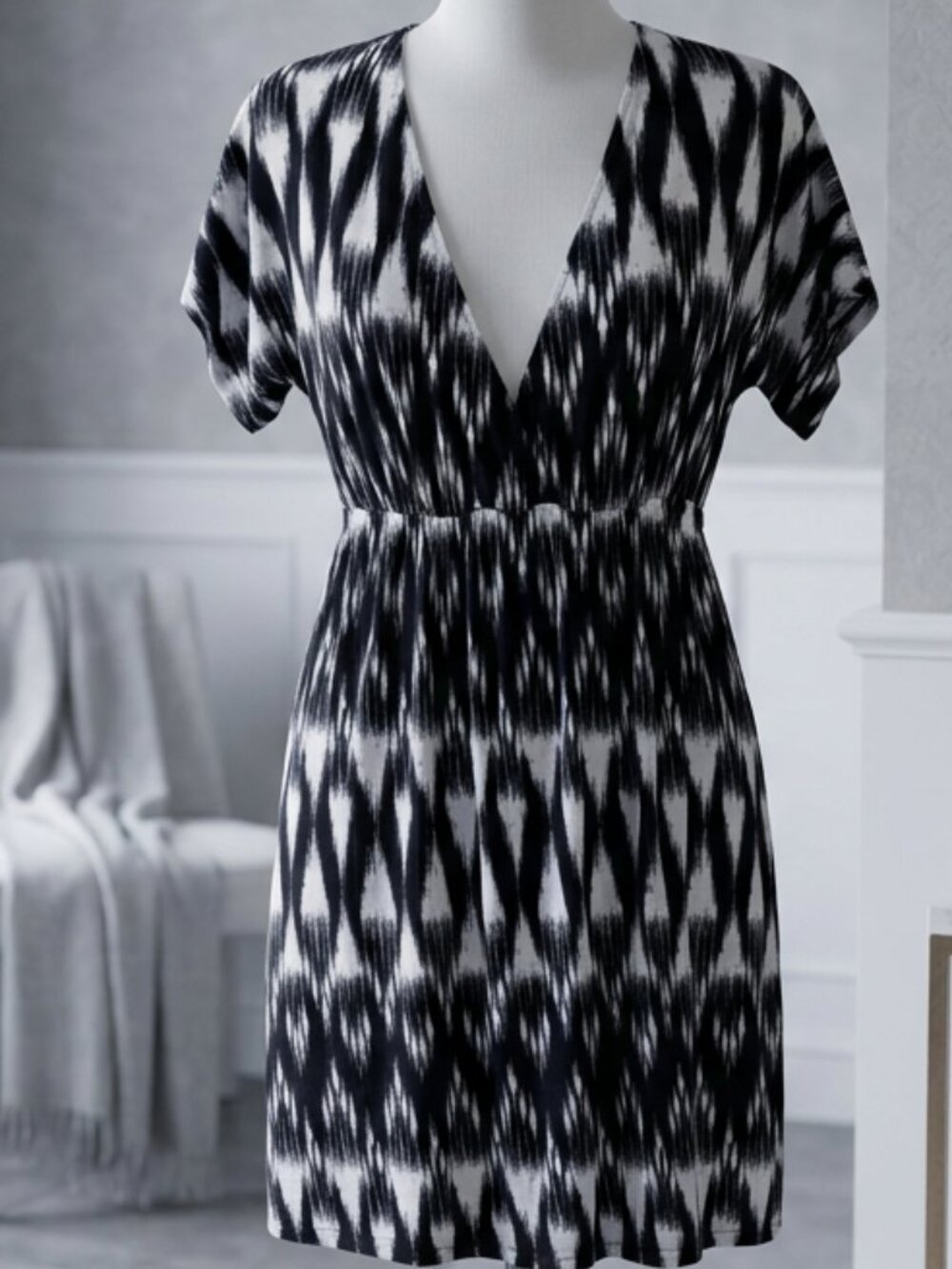 A.N.A. A New Approach Ikat Print V-Neck Babydoll Mini Dress Black White Small S
